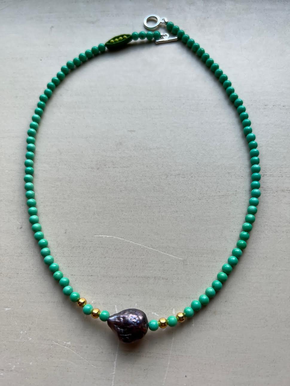 black pearl on green quartz bead necklace