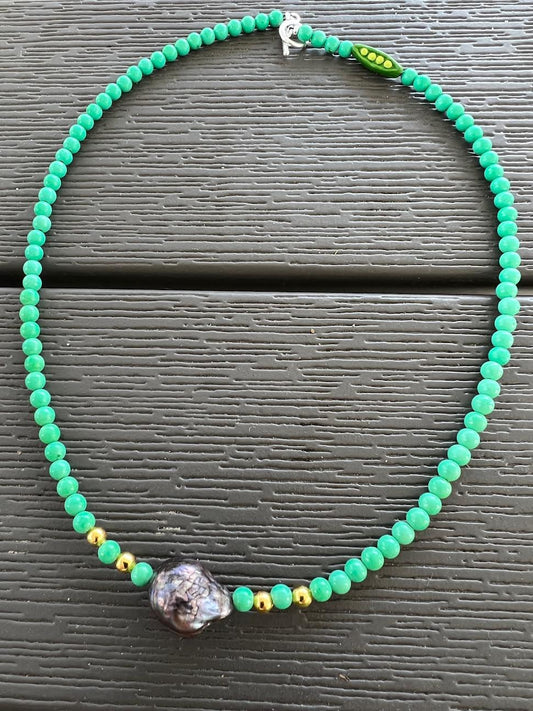 black pearl on green quartz bead necklace