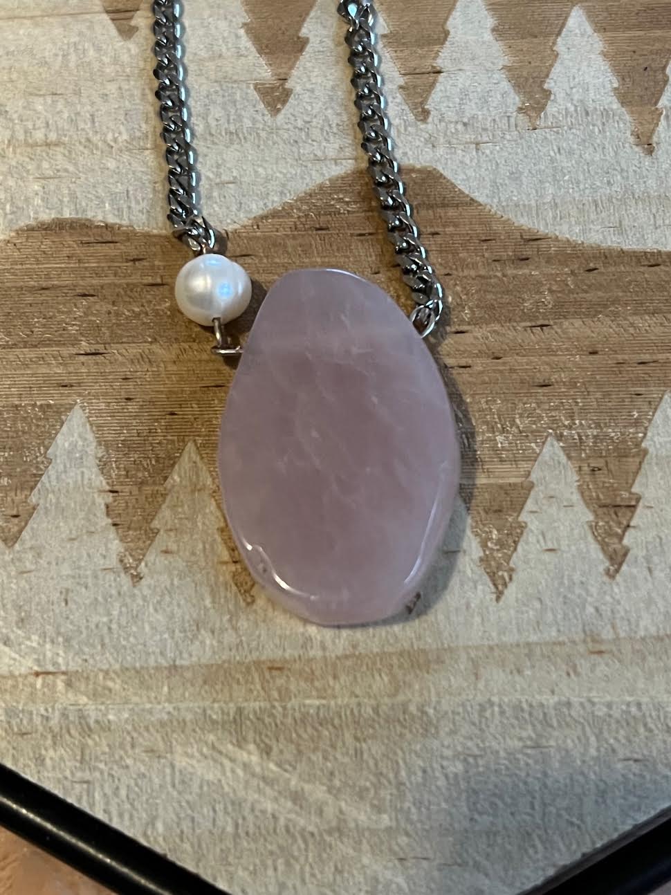 Rose quartz and pearl necklace